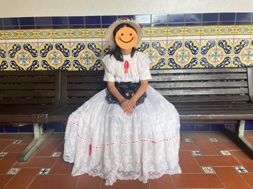 リトルワールドでかわいいメキシコの舞踏衣装を体験!