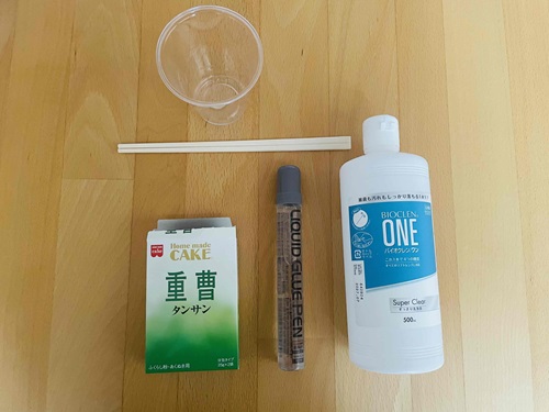 家にあるもので簡単スライム作り　液体のり×重曹×コンタクトレンズ洗浄液