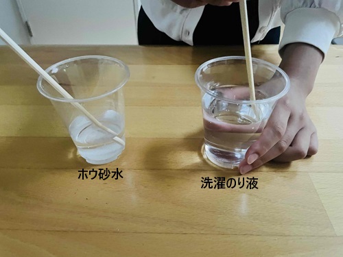 洗濯のりと湯を混ぜる
